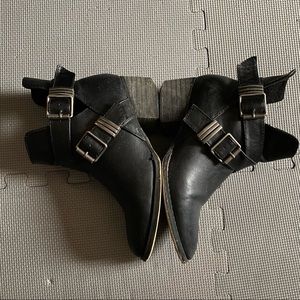 Breckelle’s Buckle Boots